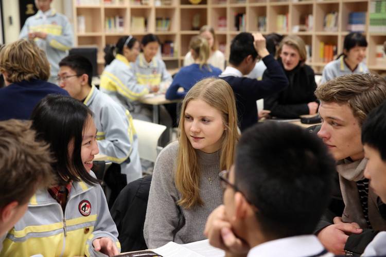 在国外读大学,回国可以考公检法吗?