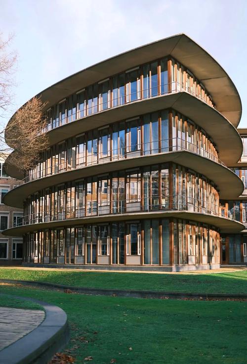 去荷兰读一年研究生要多少人民币